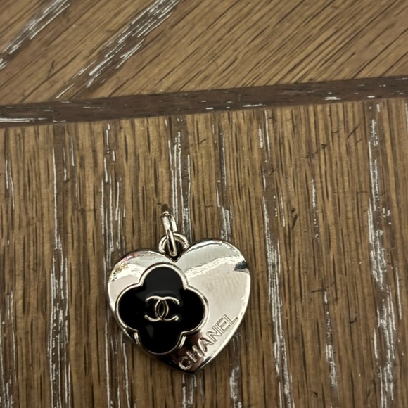 Chanel Black Heart Charm - Picture 3 of 6